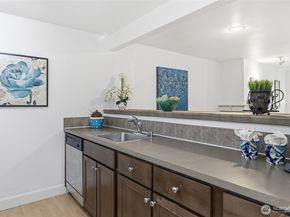 300 N 130th Street W 2205, Seattle WA 98133
