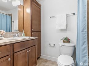 300 N 130th Street W 2205, Seattle WA 98133