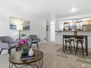 300 N 130th Street W 2205, Seattle WA 98133