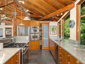 16221 Reitan Road NE, Bainbridge Island WA 98110