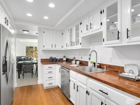 13730 15th Avenue NE G204, Seattle WA 98125