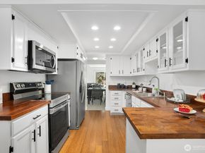 13730 15th Avenue NE G204, Seattle WA 98125