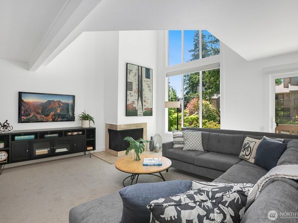13730 15th Avenue NE G204, Seattle WA 98125