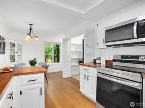 13730 15th Avenue NE G204, Seattle WA 98125