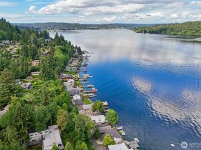 12582 Riviera Place NE, Seattle WA 98125