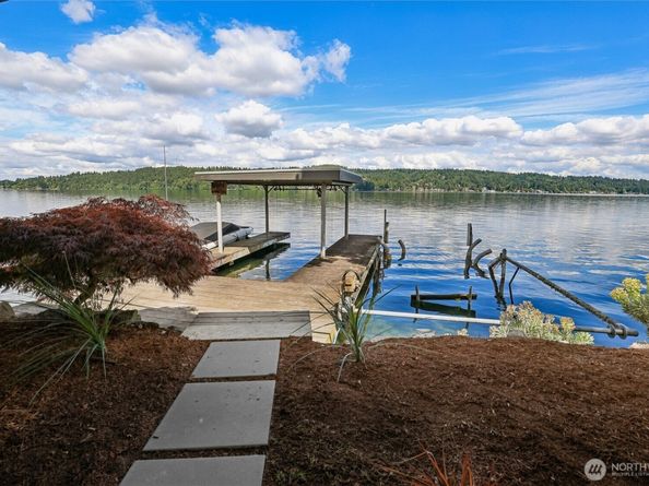 12582 Riviera Place NE, Seattle WA 98125