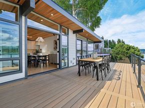 12582 Riviera Place NE, Seattle WA 98125