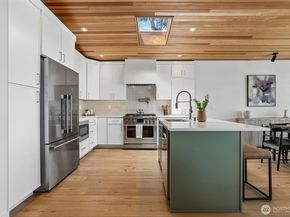 12582 Riviera Place NE, Seattle WA 98125