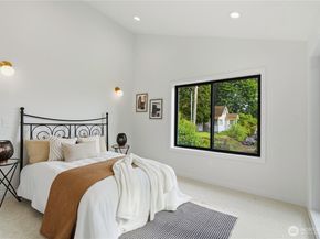 1122 N 34th Street, Renton WA 98056