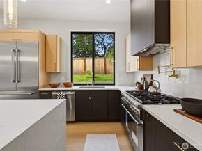1122 N 34th Street, Renton WA 98056