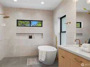 1122 N 34th Street, Renton WA 98056
