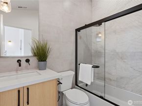 1122 N 34th Street, Renton WA 98056