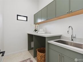 1122 N 34th Street, Renton WA 98056