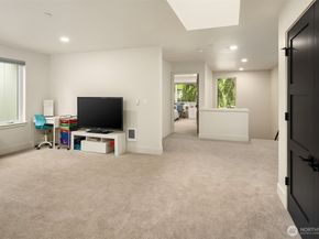 10827 104th Avenue NE 1, Kirkland WA 98033