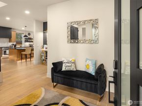 10827 104th Avenue NE 1, Kirkland WA 98033