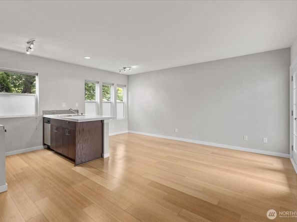 6547 42nd Avenue SW 205, Seattle WA 98136