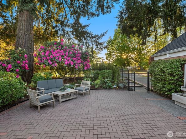 7044 50th Avenue NE, Seattle WA 98115