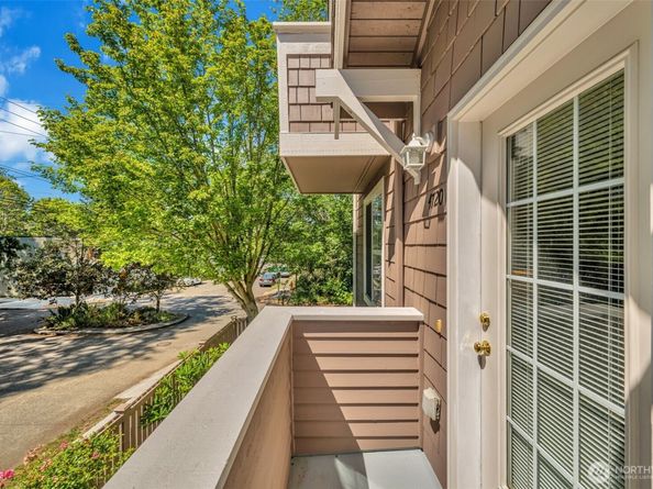 4720 Interlake Avenue N, Seattle WA 98103
