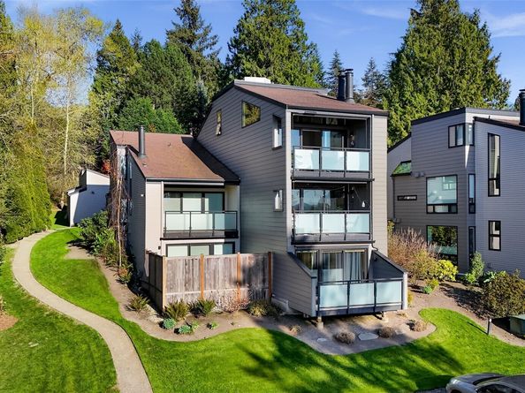11230 NE 68th Street C, Kirkland WA 98033