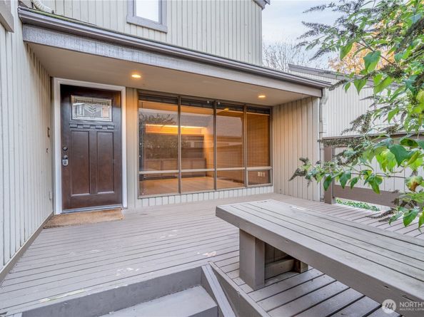 119 98th Avenue NE 119, Bellevue WA 98004