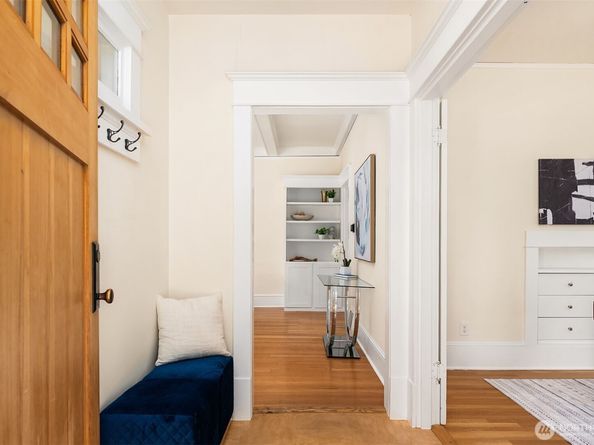 4663 1st Avenue NE, Seattle WA 98105