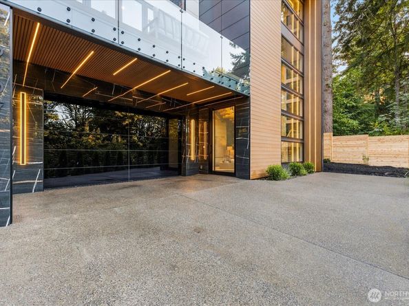 16127 SE 44th Way, Bellevue WA 98006