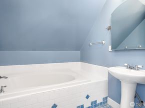 137 23rd Avenue E, Seattle WA 98112