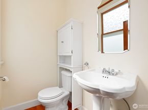 137 23rd Avenue E, Seattle WA 98112