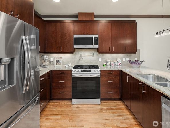 18609 SE Newport Way 408, Issaquah WA 98027