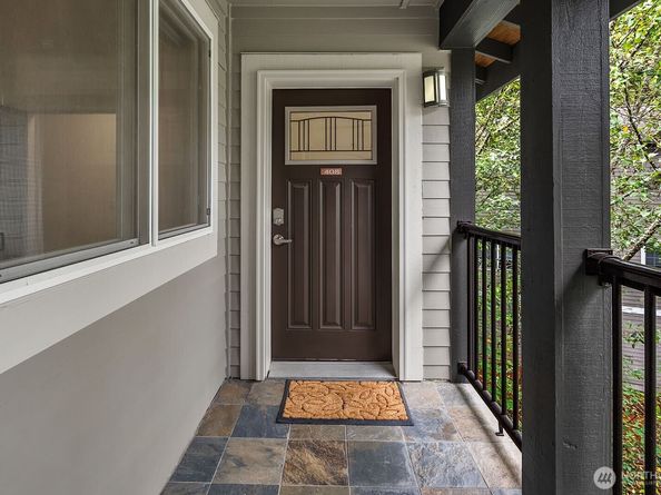 18609 SE Newport Way 408, Issaquah WA 98027