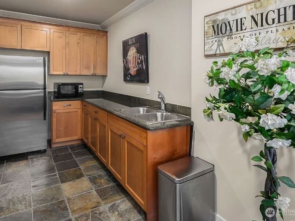 18609 SE Newport Way 408, Issaquah WA 98027