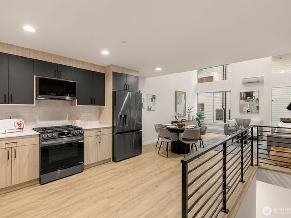 4416 Midvale Avenue N, Seattle WA 98103