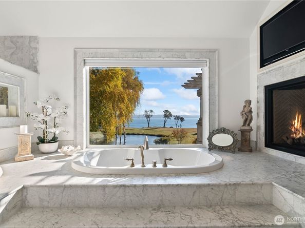 4205 SW Point Robinson Road, Vashon WA 98070