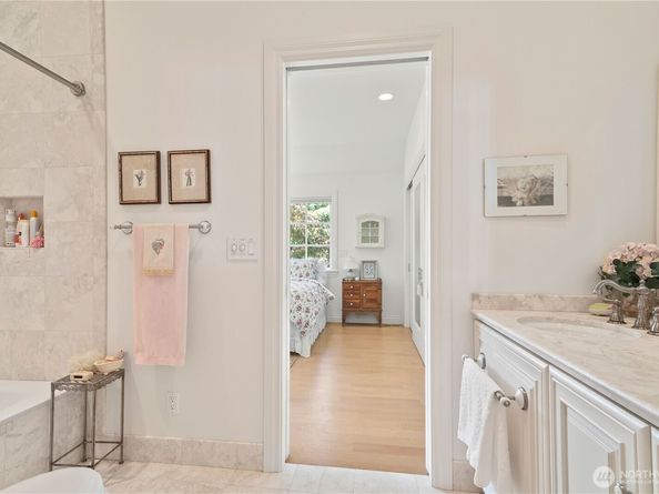 4205 SW Point Robinson Road, Vashon WA 98070