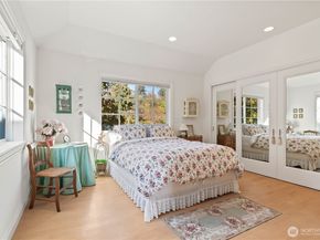 4205 SW Point Robinson Road, Vashon WA 98070