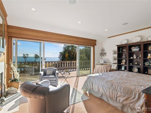 4205 SW Point Robinson Road, Vashon WA 98070