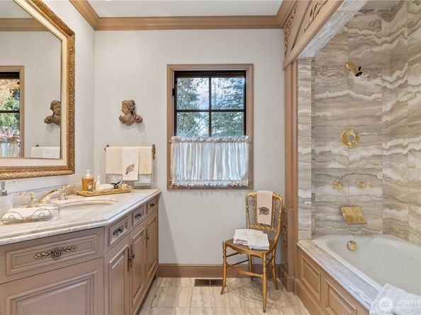 4205 SW Point Robinson Road, Vashon WA 98070