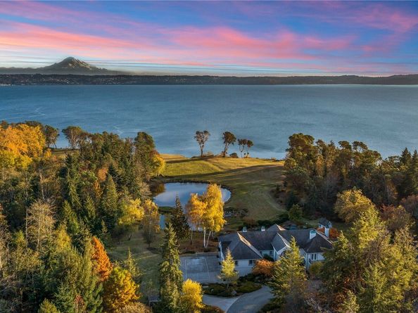 4205 SW Point Robinson Road, Vashon WA 98070