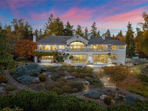 4205 SW Point Robinson Road, Vashon WA 98070