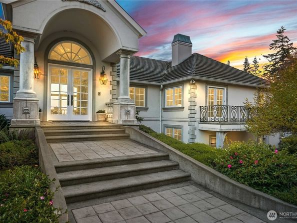 4205 SW Point Robinson Road, Vashon WA 98070