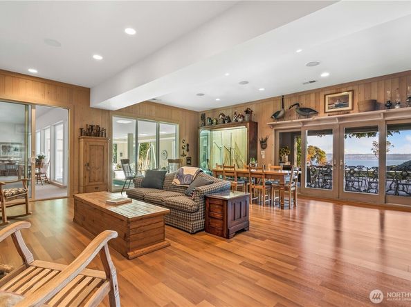 4205 SW Point Robinson Road, Vashon WA 98070
