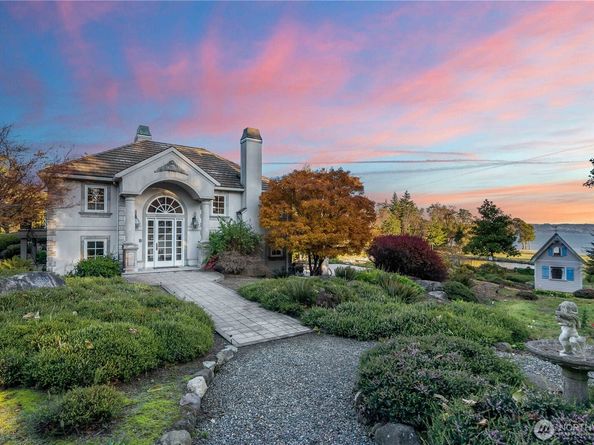 4205 SW Point Robinson Road, Vashon WA 98070