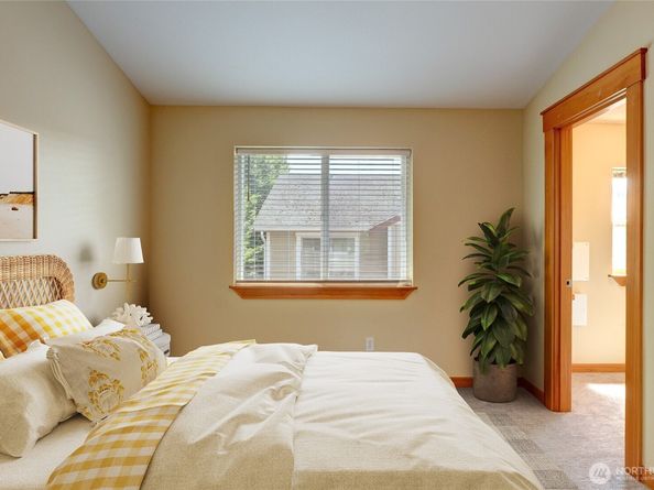 132 N 101st Street, Seattle WA 98133