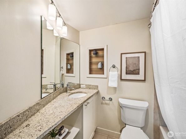 2360 43rd Ave E 404, Seattle WA 98112