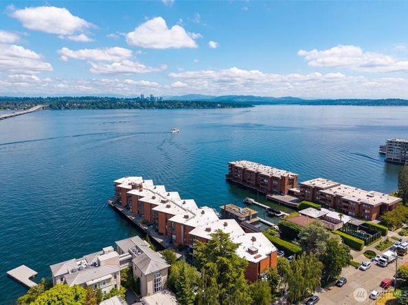 2360 43rd Ave E 404, Seattle WA 98112