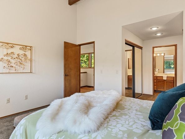 9623 NE Riverbend Drive 2B, Bothell WA 98011