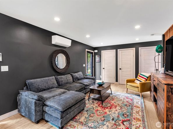 1111 SW Henderson Street, Seattle WA 98106