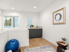 222 D 10th Avenue E, Seattle WA 98102