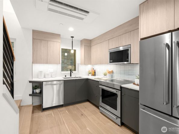 222 D 10th Avenue E, Seattle WA 98102