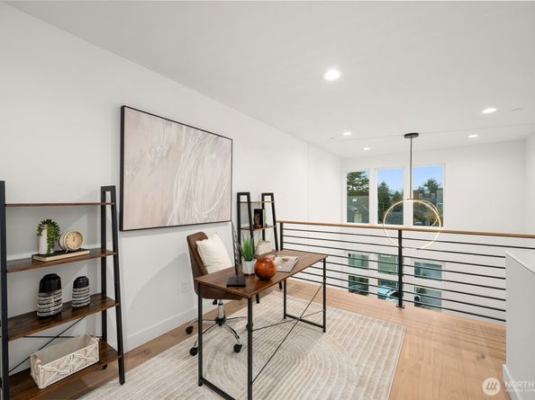 222 D 10th Avenue E, Seattle WA 98102